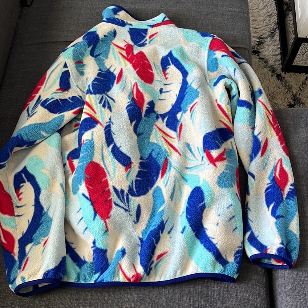 Patagonia Fleece Pullover in White, Blue & Red Feather Print - Picture 2 of 2
